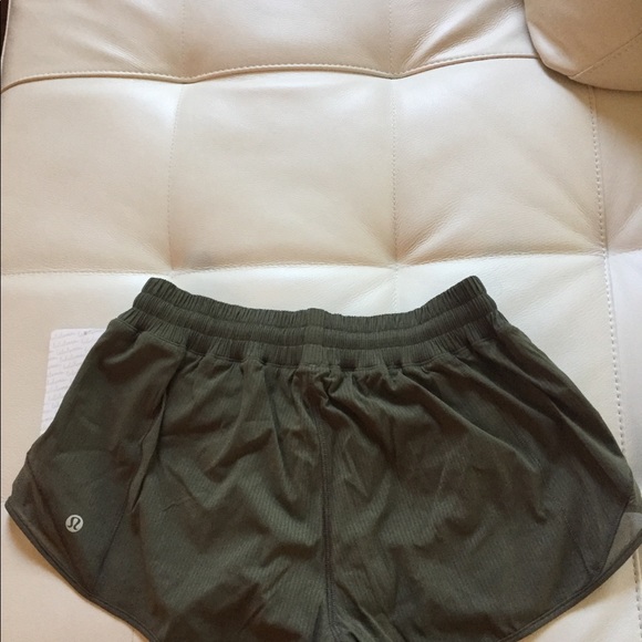 NWT FATG GREEN LULULEMON HOTTY HOT SHORT II - - 6 - Picture 3 of 5